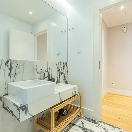 Apartment Santa Justa 24 *