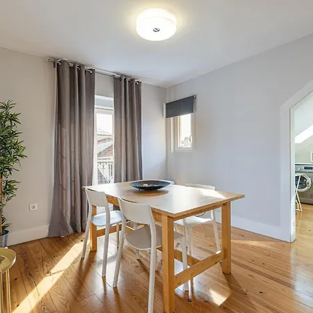 Apartment Santa Justa 24 *
